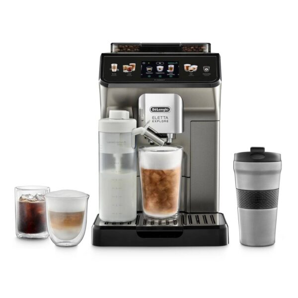 De'Longhi Eletta Explore ECAM450.86.T Kaffeevollautomat in Titanium, Frontansicht mit Milchkaraffe und Reisebecher