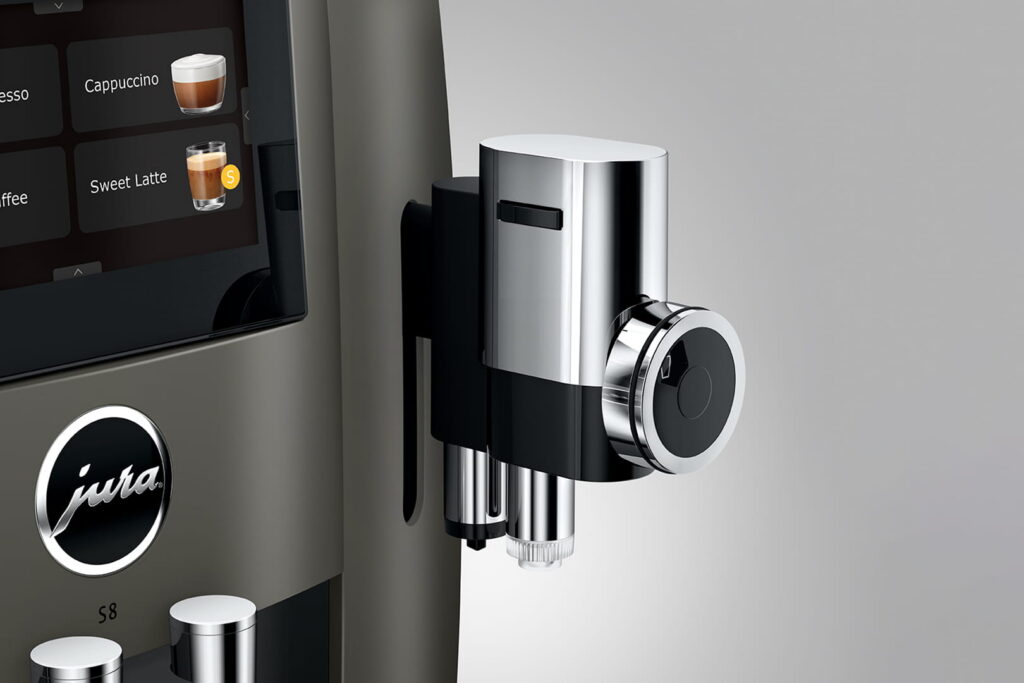 Jura S8 (EB) Kaffeevollautomat in Dark Inox, Detailansicht Display und Milchauslauf