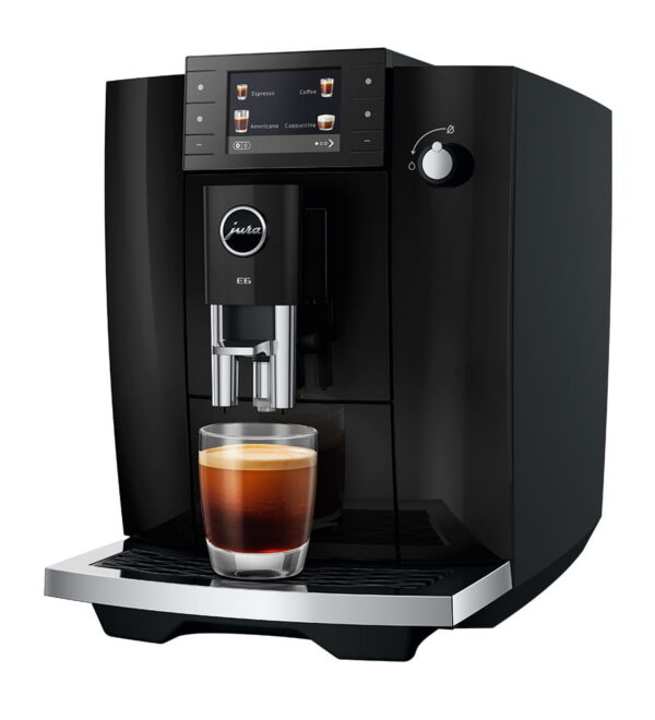 Jura E6 (ED) Kaffeevollautomat in Piano Black, Ansicht schräg von vorn