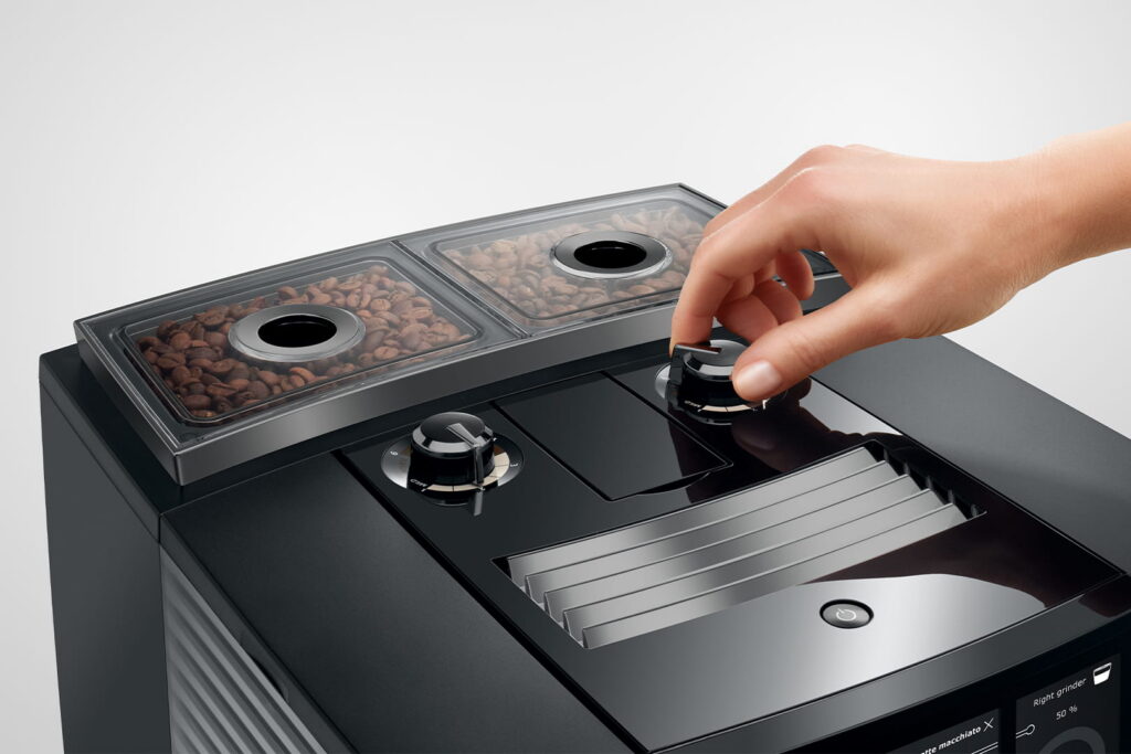 Jura J10 twin (EA) Kaffeevollautomat in Diamond Onyx, Draufsicht auf die zwei Mahlwerke