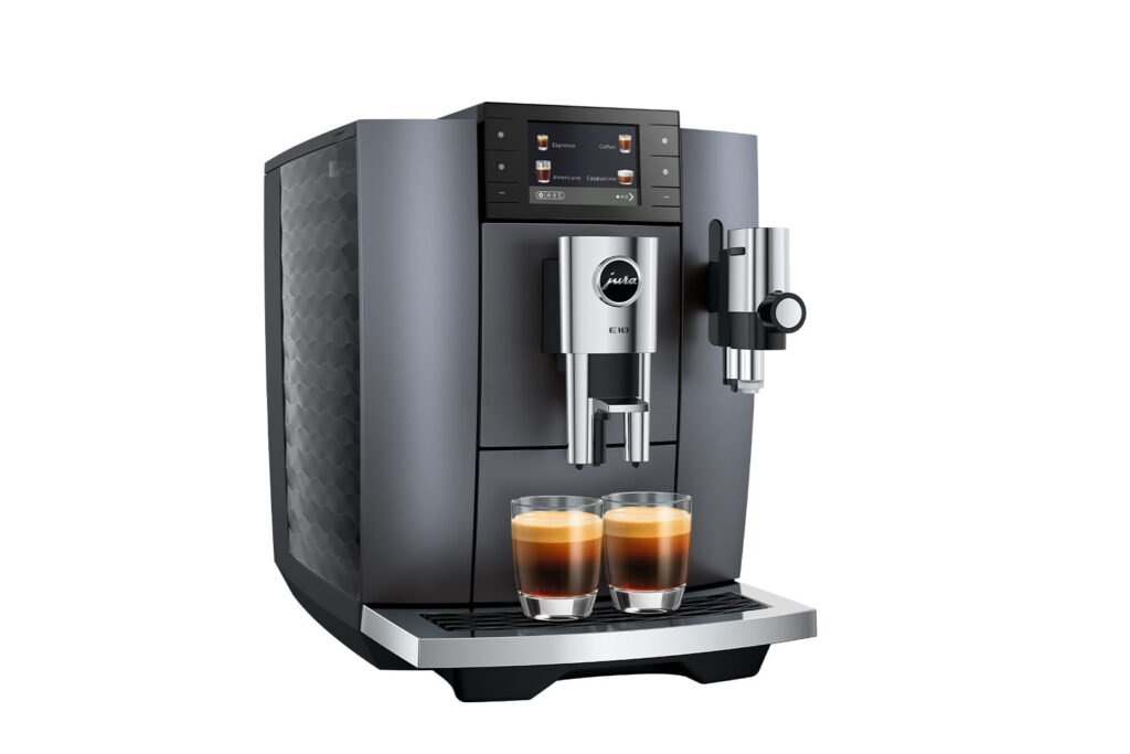 Jura E10 (EA) Kaffeevollautomat in Onyx Grey, Ansicht schräg von vorn mit Espresso