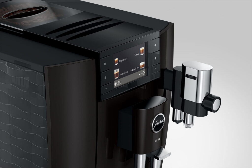 Jura E8 (ED) Kaffeevollautomat in Piano Black, Detailansicht Display und Milchauslauf